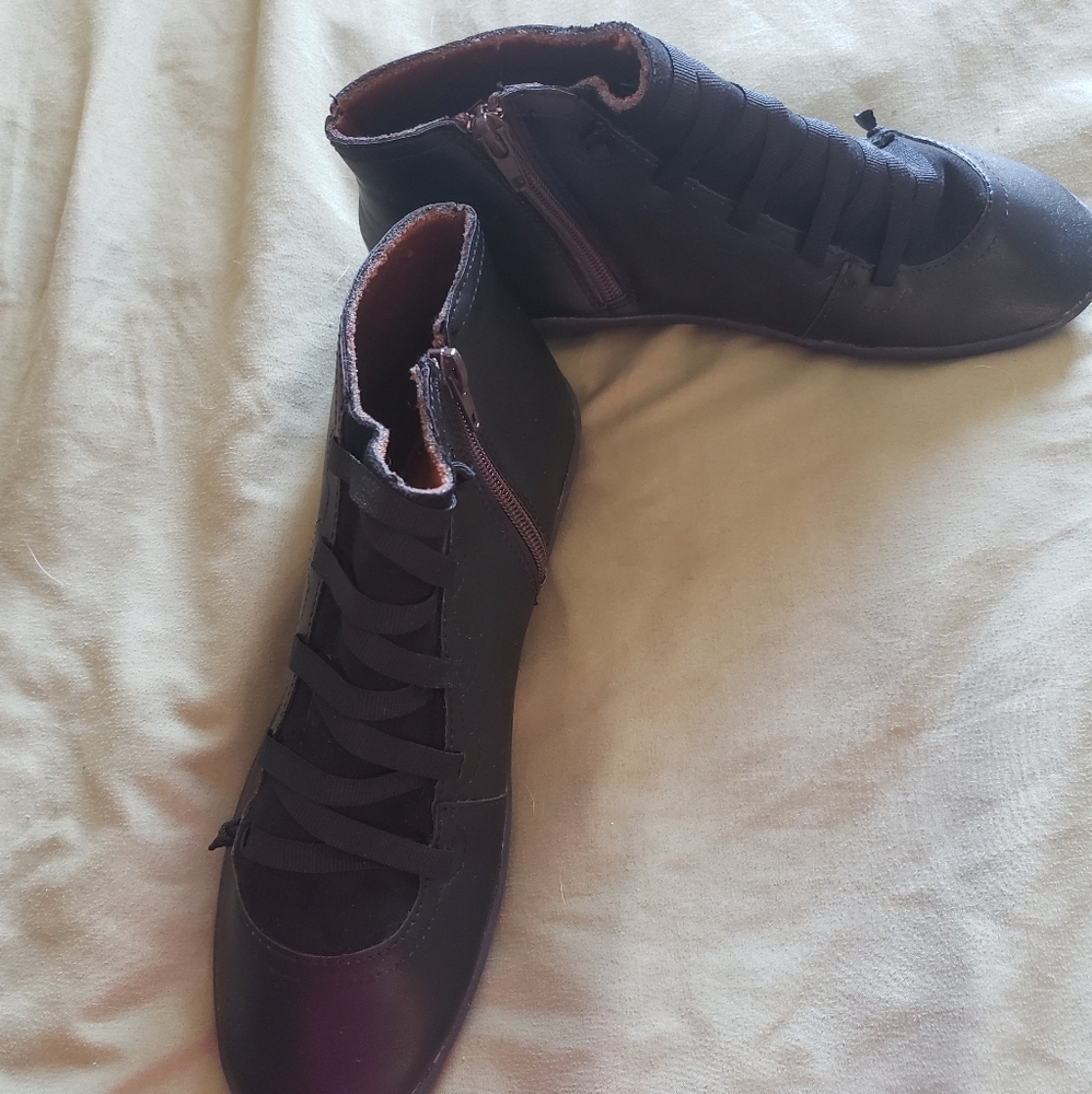 Any item from my closet with a🌹is 5 for $20! Brand New Zip Up Side Shoes